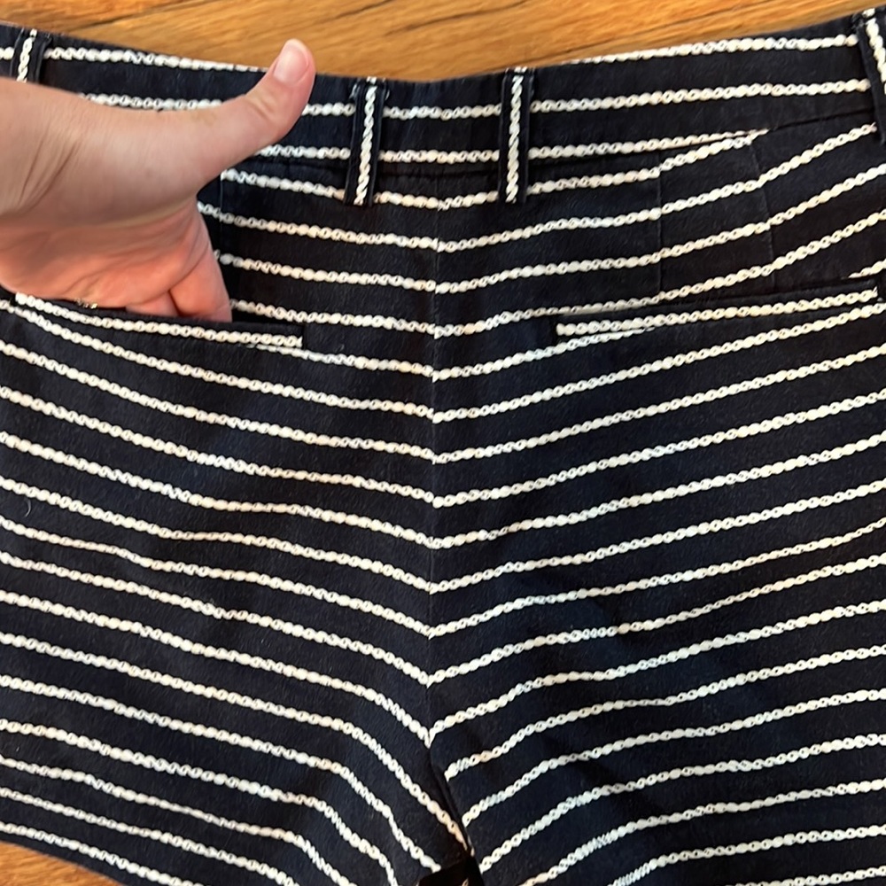 Nautical shorts with gold buttons. - Picture 5 of 5